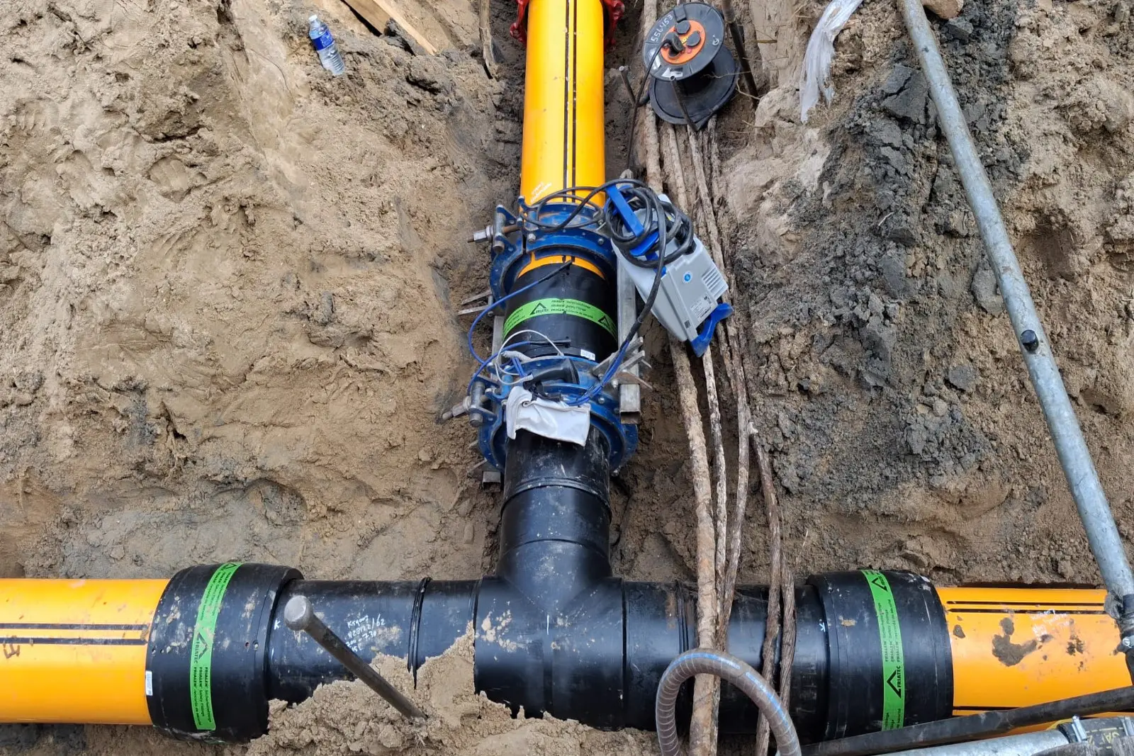 300mm T-stuk met 3x N.T.A.-lasverbinding en rode adapter als overgang naar staal